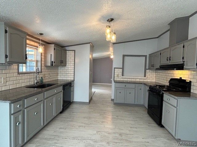 901 Hollywood Drive, Lockport Town, NY 14094