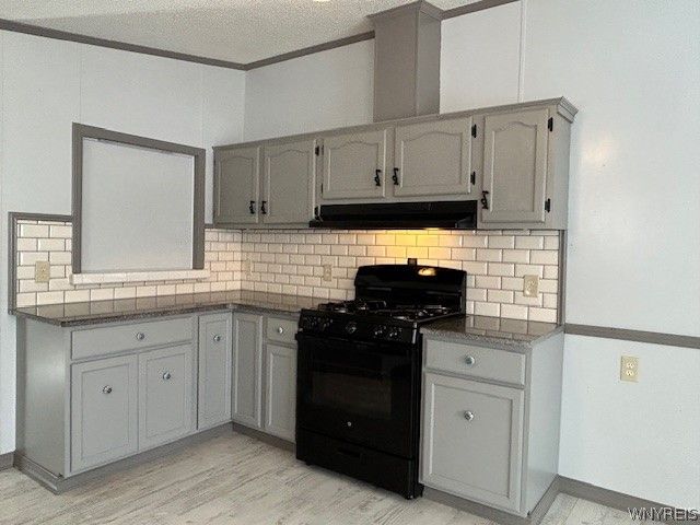 901 Hollywood Drive, Lockport Town, NY 14094