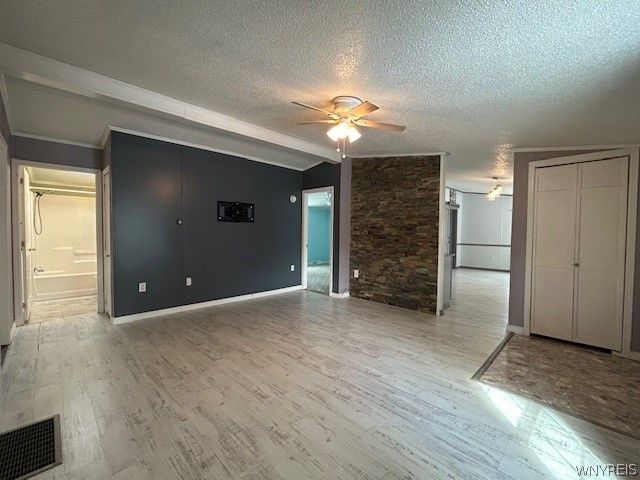 901 Hollywood Drive, Lockport Town, NY 14094