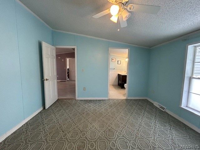 901 Hollywood Drive, Lockport Town, NY 14094