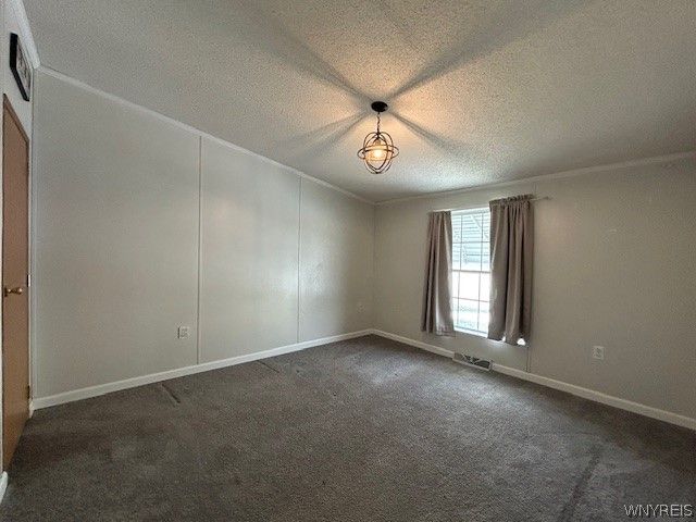 901 Hollywood Drive, Lockport Town, NY 14094