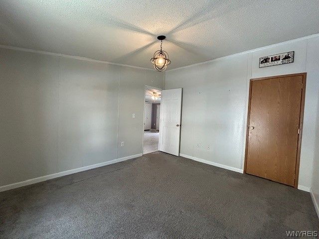 901 Hollywood Drive, Lockport Town, NY 14094