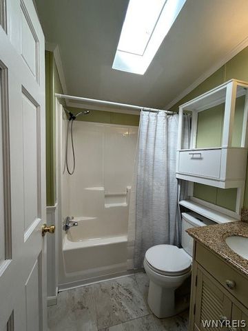 901 Hollywood Drive, Lockport Town, NY 14094