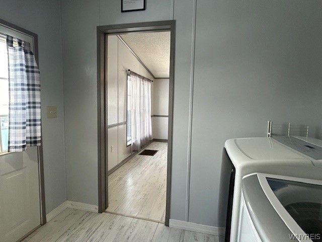 901 Hollywood Drive, Lockport Town, NY 14094