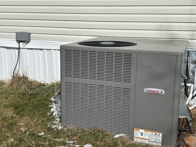 901 Hollywood Drive, Lockport Town, NY 14094