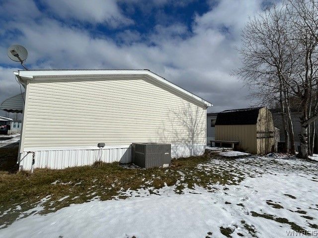 901 Hollywood Drive, Lockport Town, NY 14094