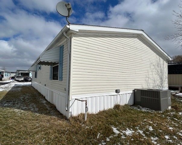 901 Hollywood Drive, Lockport Town, NY 14094