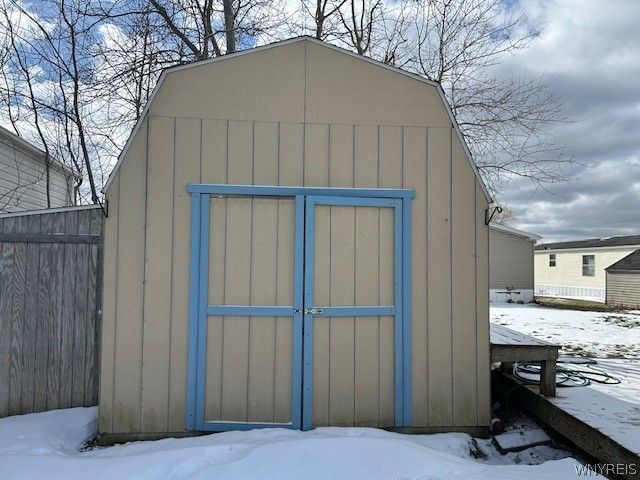 901 Hollywood Drive, Lockport Town, NY 14094