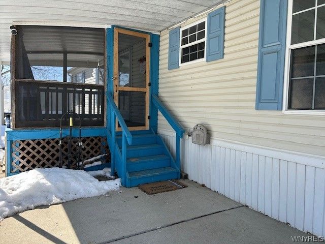 901 Hollywood Drive, Lockport Town, NY 14094