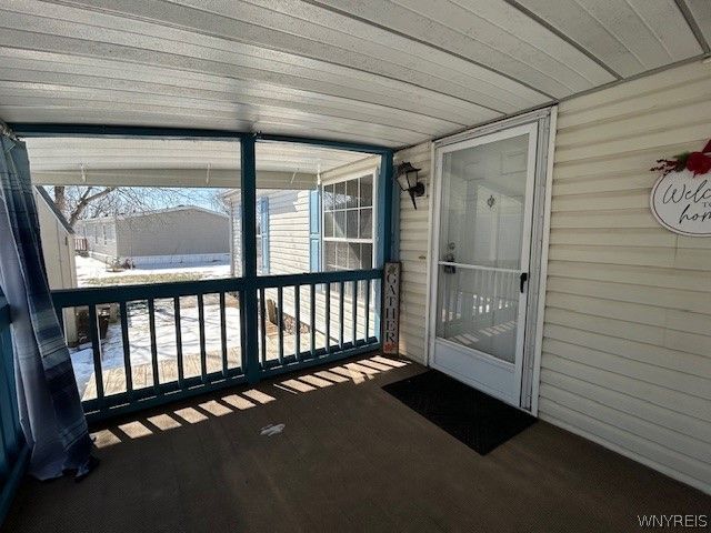 901 Hollywood Drive, Lockport Town, NY 14094