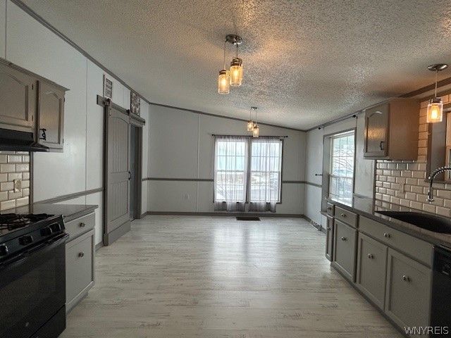 901 Hollywood Drive, Lockport Town, NY 14094