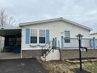 901 Hollywood Drive, Lockport Town, NY 14094