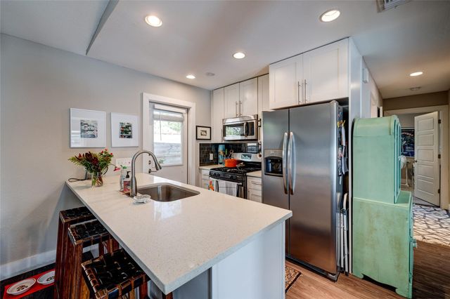 6306 Vioitha DR B, Austin, TX 78723