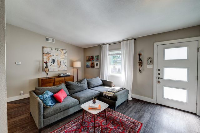 6306 Vioitha DR B, Austin, TX 78723