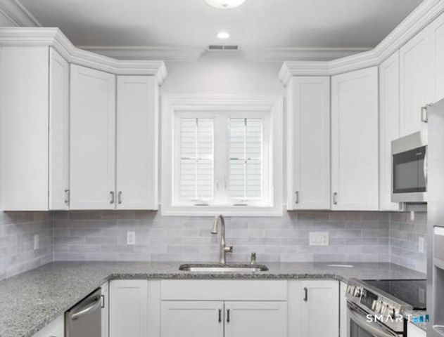 930 Reef Road, Fairfield, CT 06824