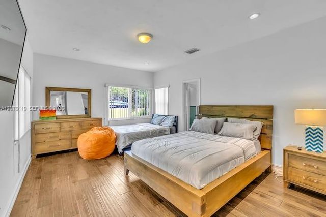 400 NE 2nd Street 1, Pompano Beach, FL 33060