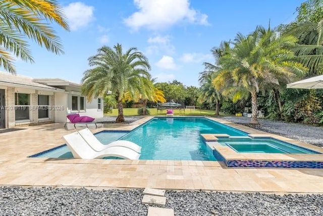 400 NE 2nd Street 1, Pompano Beach, FL 33060