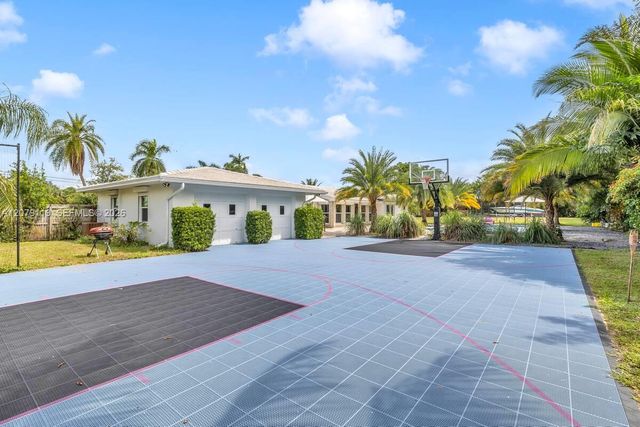 400 NE 2nd Street 1, Pompano Beach, FL 33060