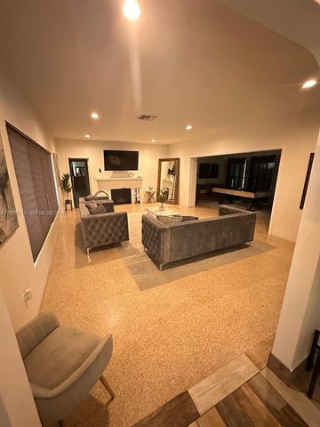 400 NE 2nd Street 1, Pompano Beach, FL 33060