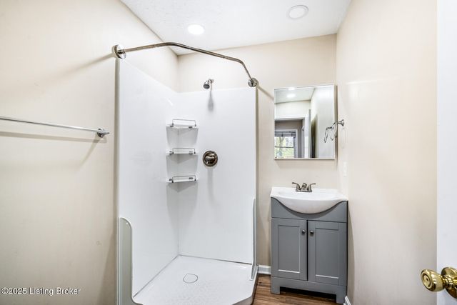 614 E Brandeis Ave, Louisville, KY 40217