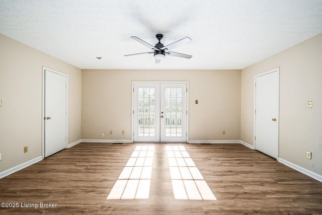 614 E Brandeis Ave, Louisville, KY 40217