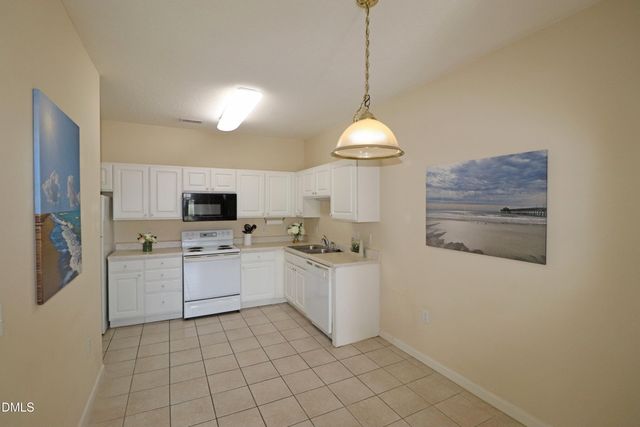 2521 Friedland Place 300, Raleigh, NC 27617