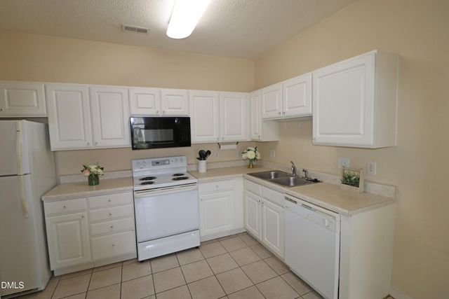 2521 Friedland Place 300, Raleigh, NC 27617