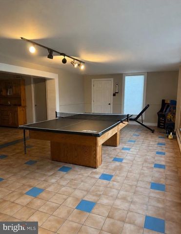 355 STONEHAVEN DR, Red Hill, PA 18076