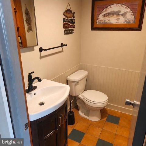 355 STONEHAVEN DR, Red Hill, PA 18076