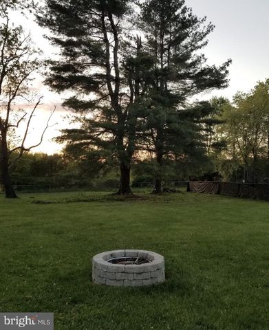 355 STONEHAVEN DR, Red Hill, PA 18076