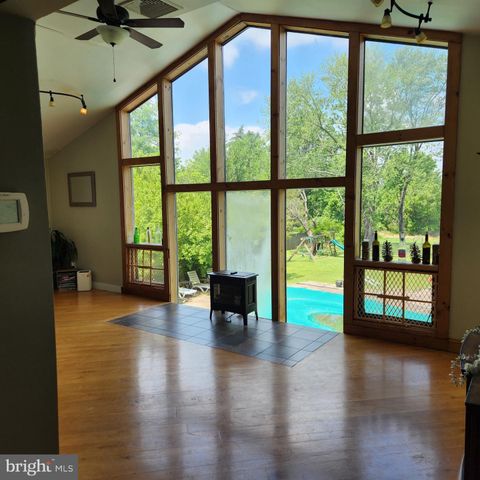 355 STONEHAVEN DR, Red Hill, PA 18076