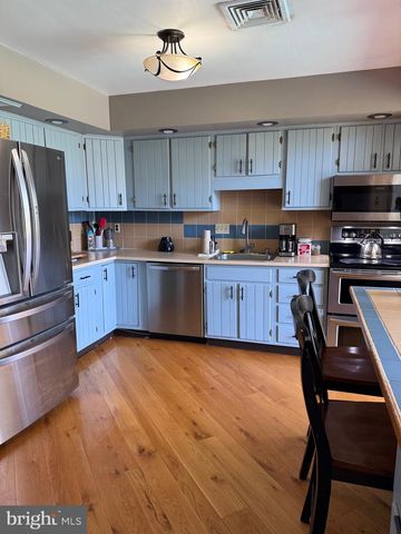 355 STONEHAVEN DR, Red Hill, PA 18076