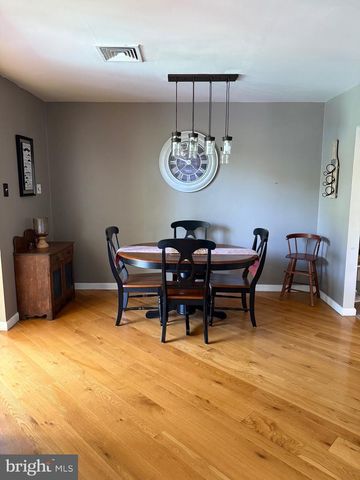 355 STONEHAVEN DR, Red Hill, PA 18076