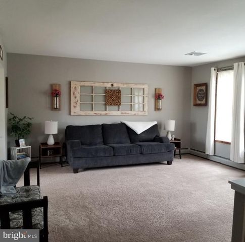355 STONEHAVEN DR, Red Hill, PA 18076