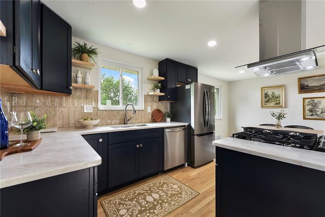 1936 W Beckert Ave, Reserve, PA 15212
