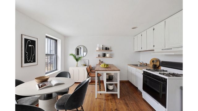 214 E 17TH Street, New York City, NY 10003