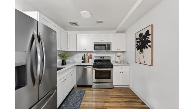 214 E 17TH Street, New York City, NY 10003