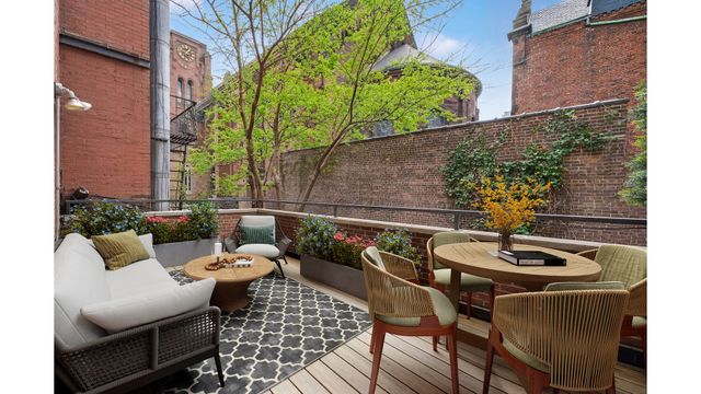 214 E 17TH Street, New York City, NY 10003