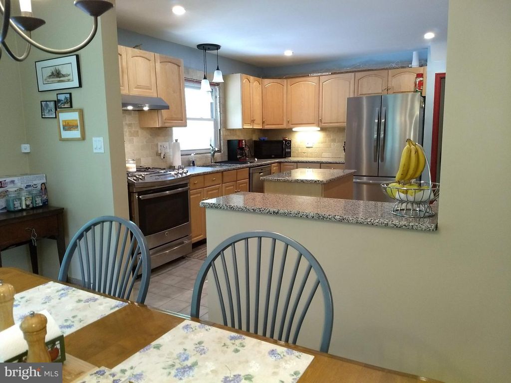 751 RED OAK TER, WAYNE, PA 19087 — photo 4