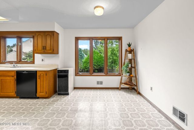 39 Brandywine Way, Middletown, NJ 07748