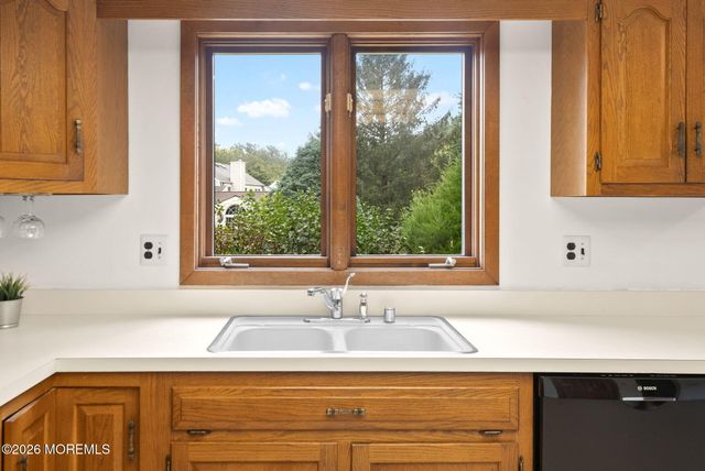 39 Brandywine Way, Middletown, NJ 07748
