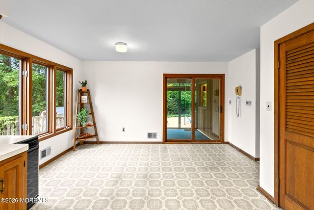 39 Brandywine Way, Middletown, NJ 07748