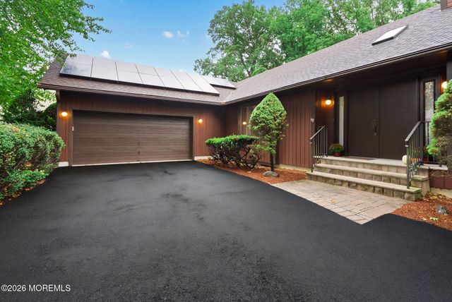 39 Brandywine Way, Middletown, NJ 07748