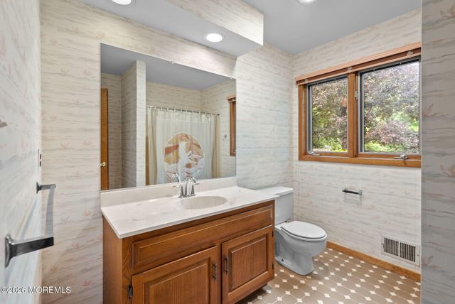 39 Brandywine Way, Middletown, NJ 07748