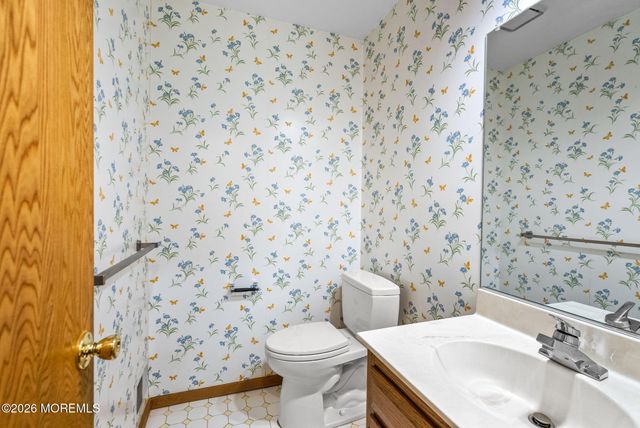 39 Brandywine Way, Middletown, NJ 07748