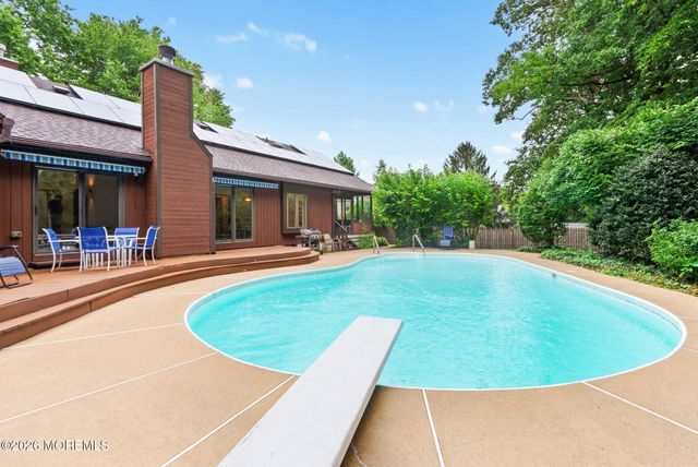 39 Brandywine Way, Middletown, NJ 07748