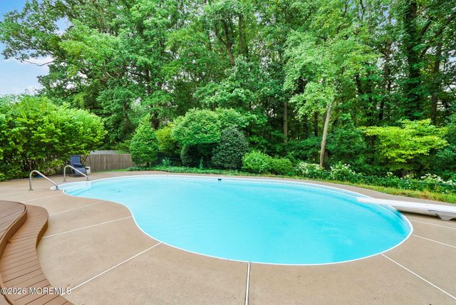 39 Brandywine Way, Middletown, NJ 07748