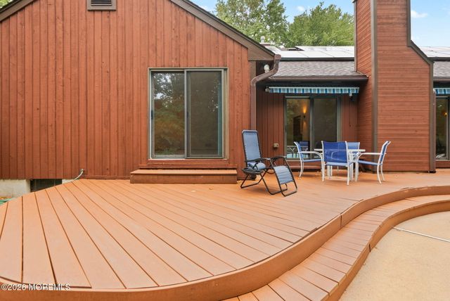 39 Brandywine Way, Middletown, NJ 07748