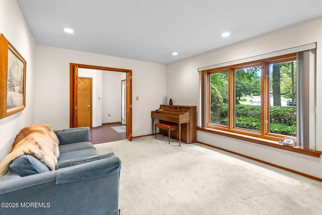 39 Brandywine Way, Middletown, NJ 07748