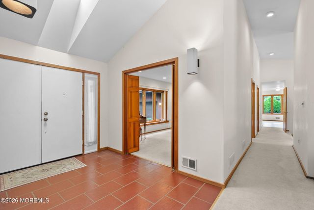 39 Brandywine Way, Middletown, NJ 07748